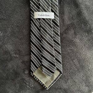 Calvin Klein Men's REPP Tie Handmade 100% Silk Handmade Black Grey